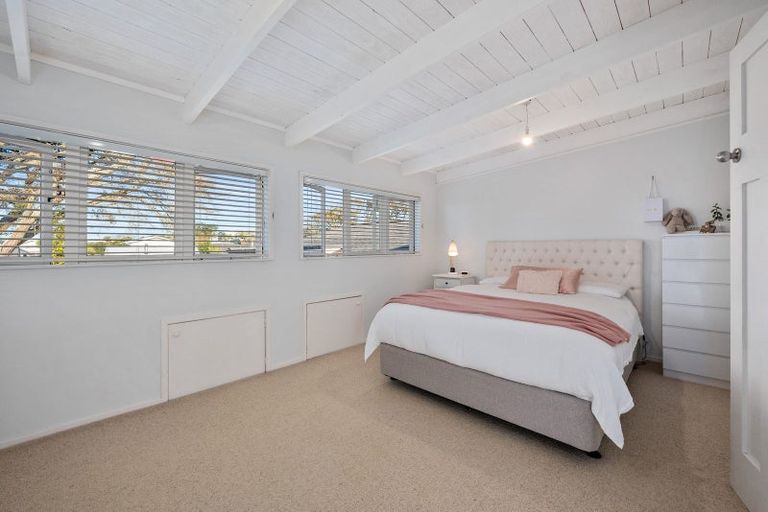 Photo of property in 8 Tiri Road, Milford, Auckland, 0620