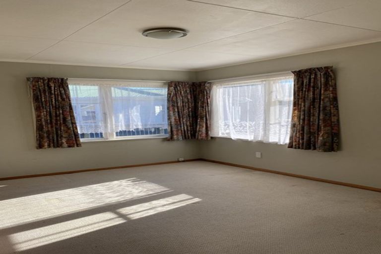 Photo of property in 33 Karaka Street, Wainuiomata, Lower Hutt, 5014