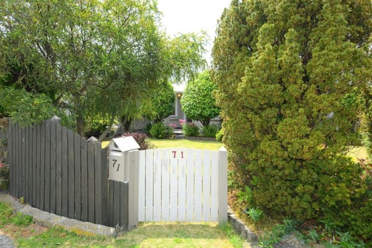Photo of property in 71 Daniels Road, Redwood, Christchurch, 8051