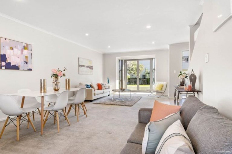 Photo of property in 8 Willow Camp Road, Takanini, 2112