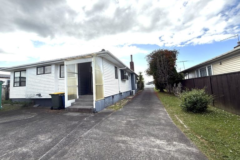 Photo of property in 64 Golf Road, New Lynn, Auckland, 0600