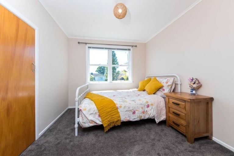Photo of property in 87 Awaroa Road, Sunnyvale, Auckland, 0612