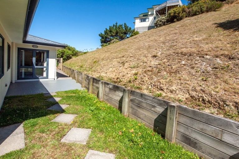 Photo of property in 33 Amesbury Drive, Churton Park, Wellington, 6037