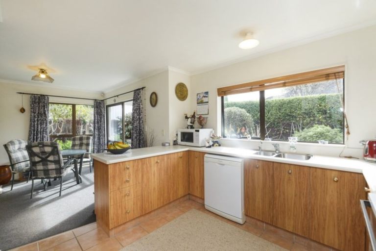 Photo of property in 14 Fraser Court, Roslyn, Palmerston North, 4414