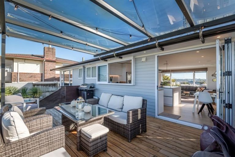 Photo of property in 1/719 East Coast Road, Browns Bay, Auckland, 0630