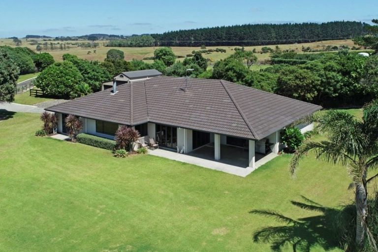 Photo of property in 3048 Awhitu Road, Awhitu, Waiuku, 2684