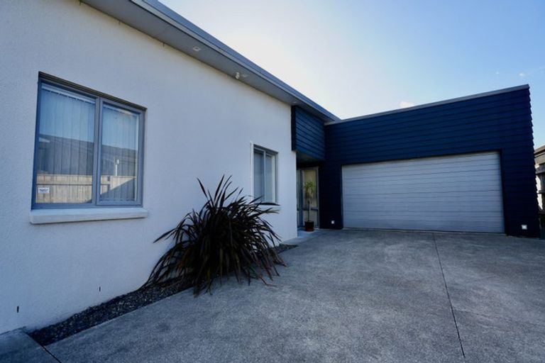 Photo of property in 27 Rosalie Terrace, Kelvin Grove, Palmerston North, 4414