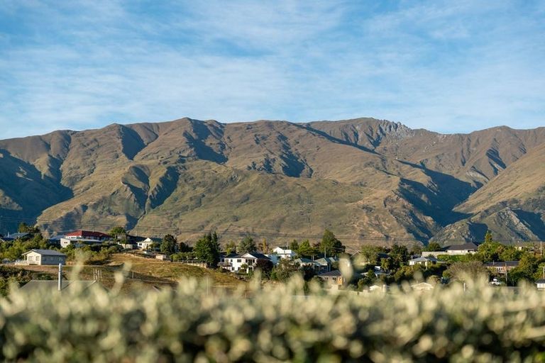 Photo of property in 17 Tuke Lane, Wanaka, 9305