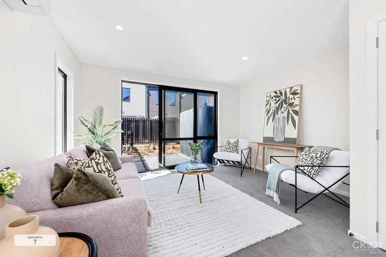 Photo of property in 130 Cambridge Terrace, Fairfield, Lower Hutt, 5011