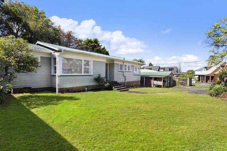 Photo of property in 104 Chivalry Road, Glenfield, Auckland, 0629