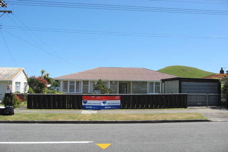 Photo of property in 51 Herewini Street, Titahi Bay, Porirua, 5022