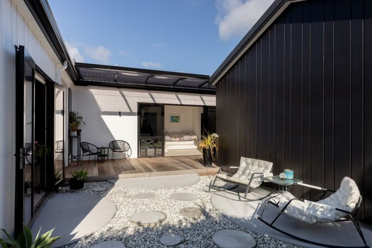 Photo of property in 5 Piha Close, Papamoa Beach, Papamoa, 3118