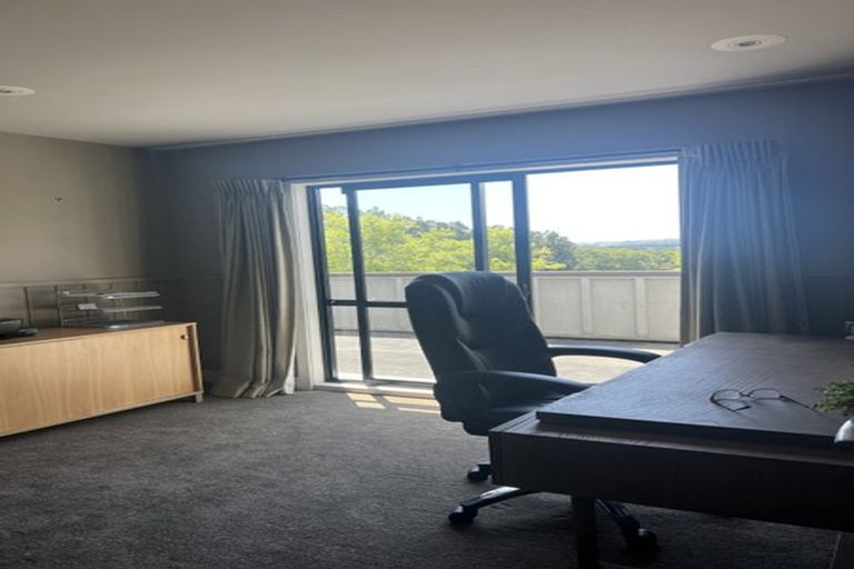 Photo of property in 48 Tawa Road, Kumeu, 0891