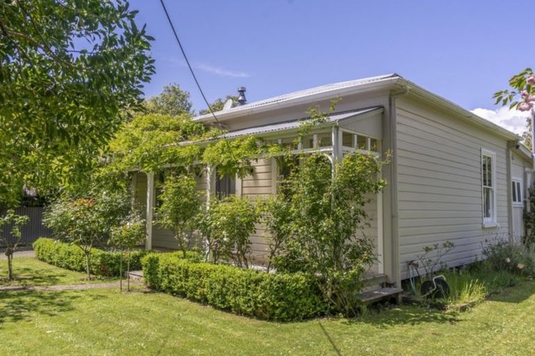 Photo of property in 6 Suez Street, Martinborough, 5711