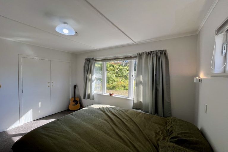 Photo of property in 28 Batchelor Street, Newlands, Wellington, 6037