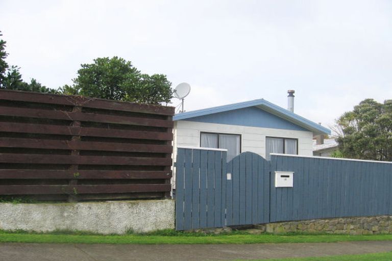 Photo of property in 14 Limerick Grove, Ascot Park, Porirua, 5024