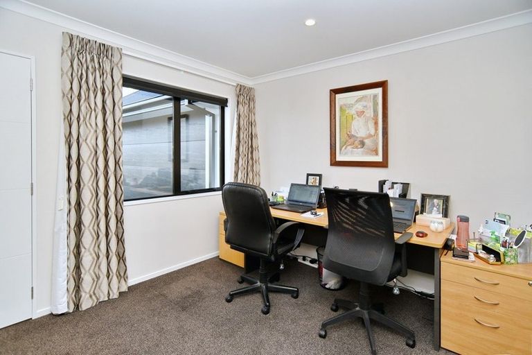 Photo of property in 6 Pembrook Close, Rangiora, 7400