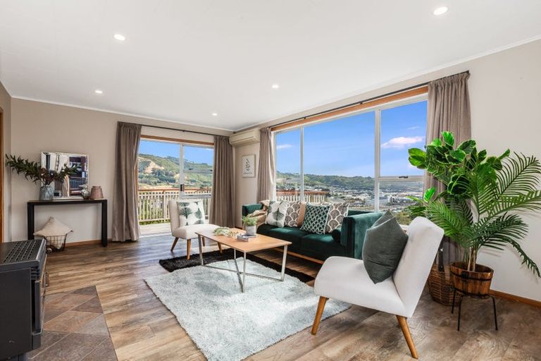 Photo of property in 2 Ash Grove, Ranui, Porirua, 5024