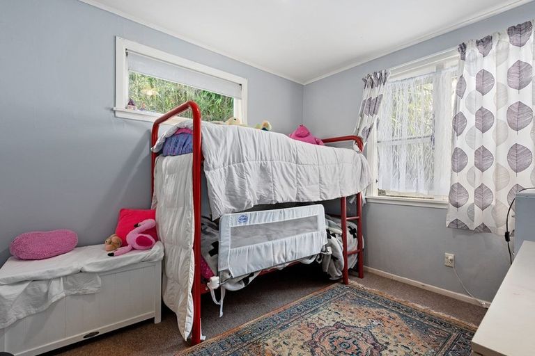 Photo of property in 32 Castle Crescent, Stokes Valley, Lower Hutt, 5019