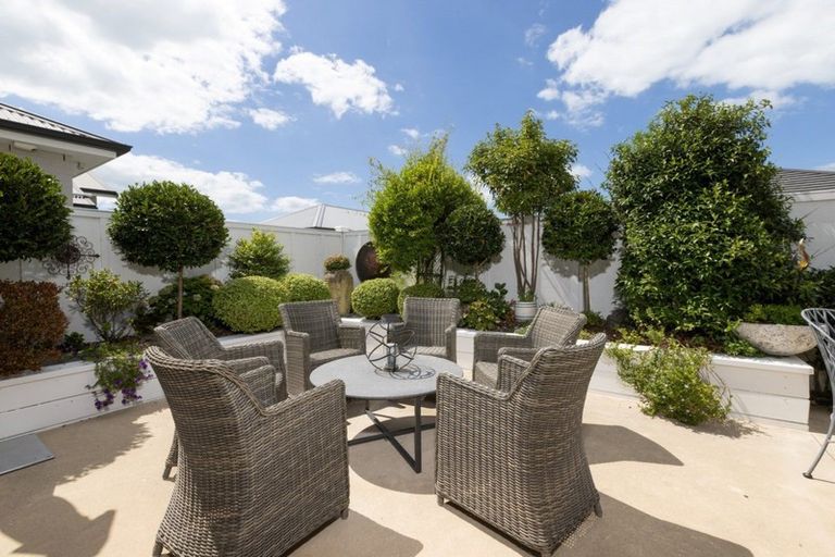 Photo of property in 33 Cassinia Close, Papamoa Beach, Papamoa, 3118