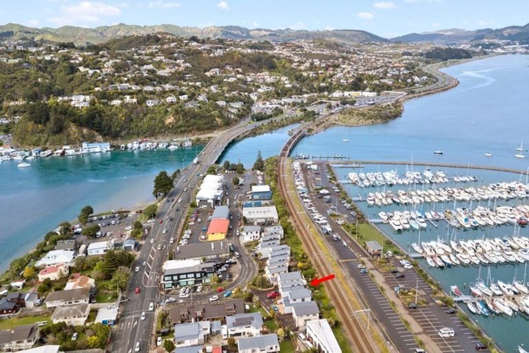 Photo of property in 8 Marina View, Paremata, Porirua, 5026