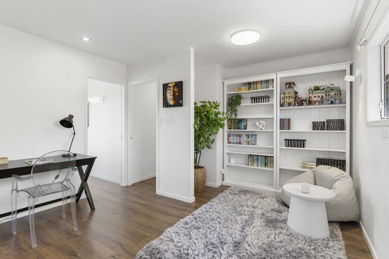 Photo of property in 16 Eastcliffe Road, Castor Bay, Auckland, 0620