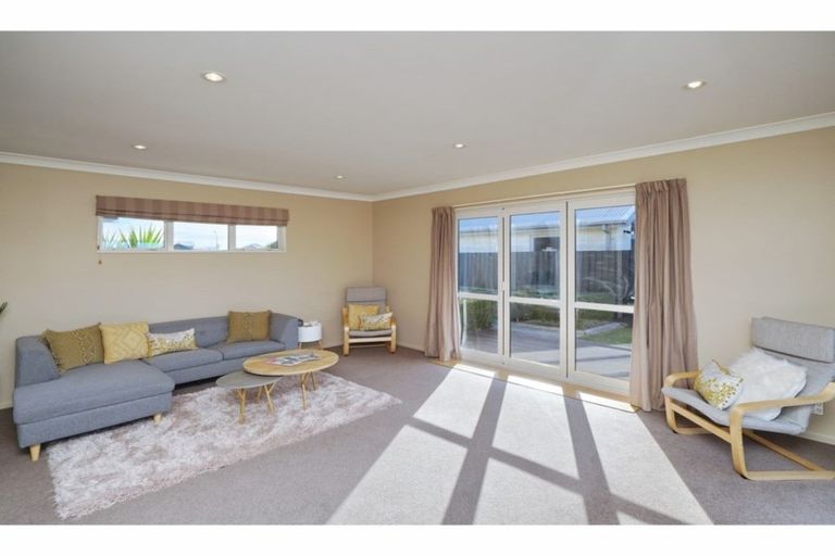 Photo of property in 5 Corsican Grove, Parklands, Christchurch, 8083