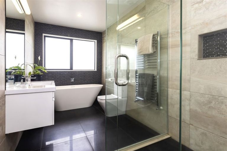 Photo of property in 28 Hawthorne Street, Strowan, Christchurch, 8052