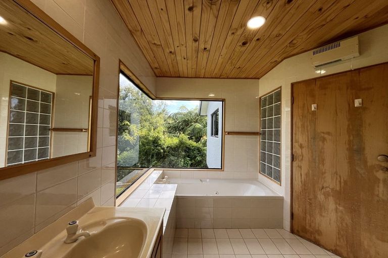 Photo of property in 6 Bushview Place, Upper Vogeltown, New Plymouth, 4310