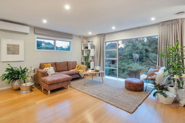 Photo of property in 15 Anakiwa Place, Milford, Auckland, 0620