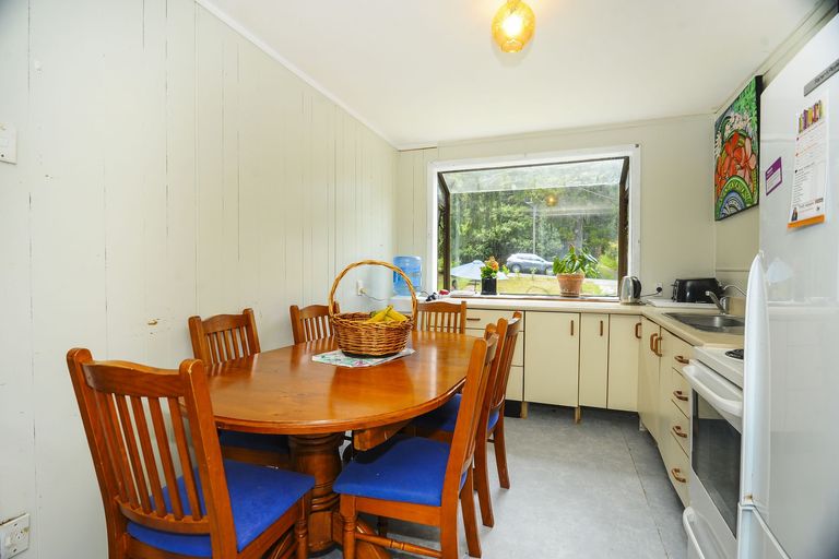 Photo of property in 25 Hollywood Avenue, Titirangi, Auckland, 0604