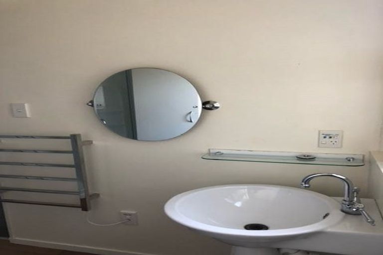 Photo of property in 15 Jaemont Avenue, Te Atatu South, Auckland, 0610