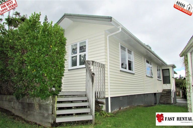 Photo of property in 16 Woodstock Road, Forrest Hill, Auckland, 0620