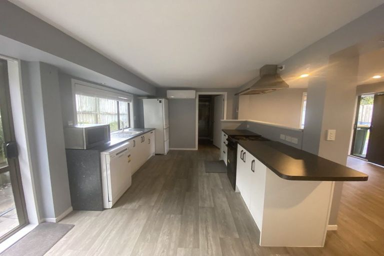 Photo of property in 1b Waiwera Place, Merrilands, New Plymouth, 4312