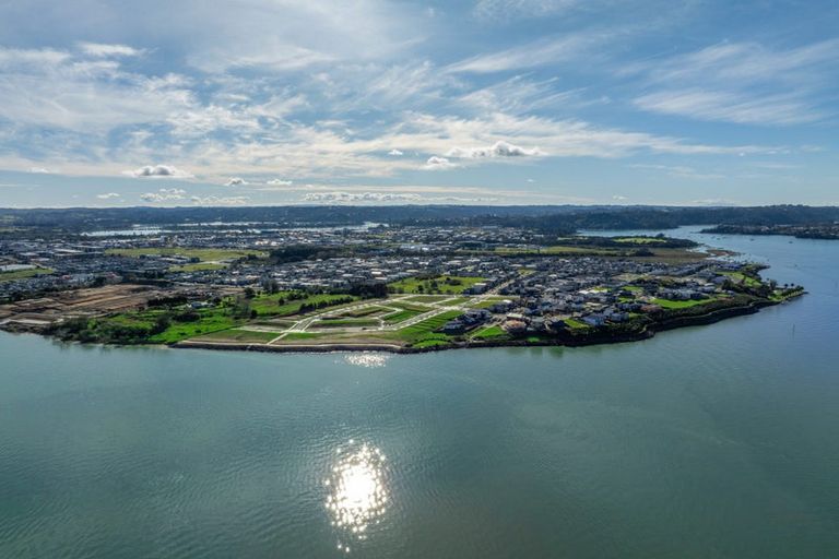 Photo of property in 42 Harbourside Parade, Hobsonville, 0616