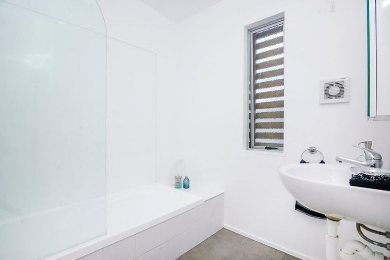 Photo of property in 43 Albionvale Road, Glen Eden, Auckland, 0602