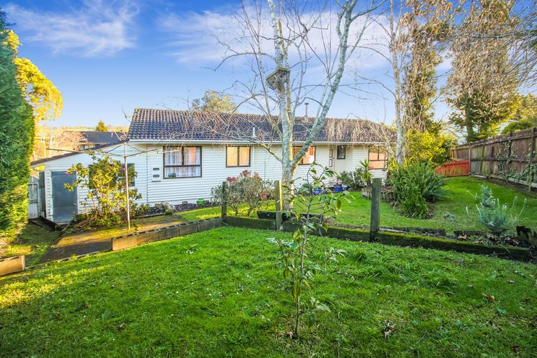 Photo of property in 12 St Catherine Crescent, West Harbour, Auckland, 0618