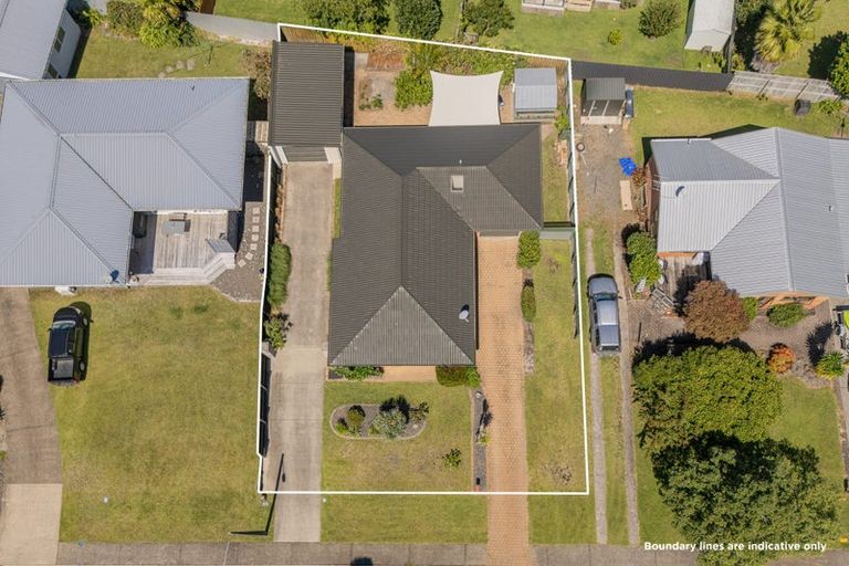 Photo of property in 13 Impala Place, Whitianga, 3510
