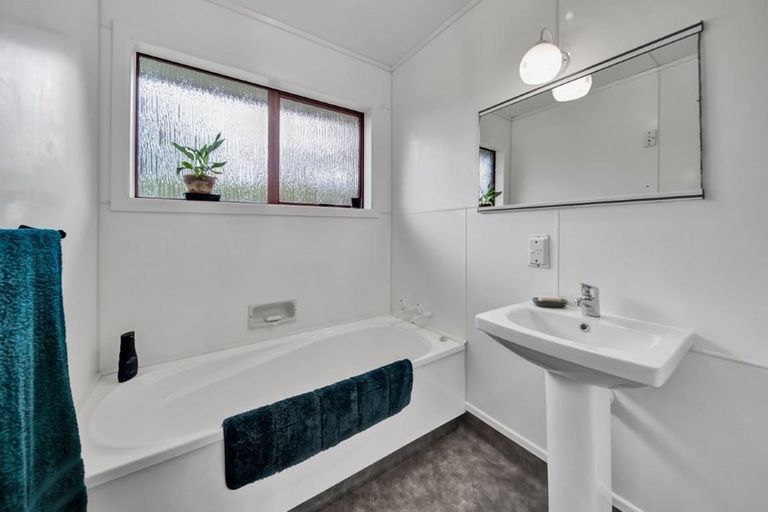 Photo of property in 12 Russell Drive, Oakura, 4314