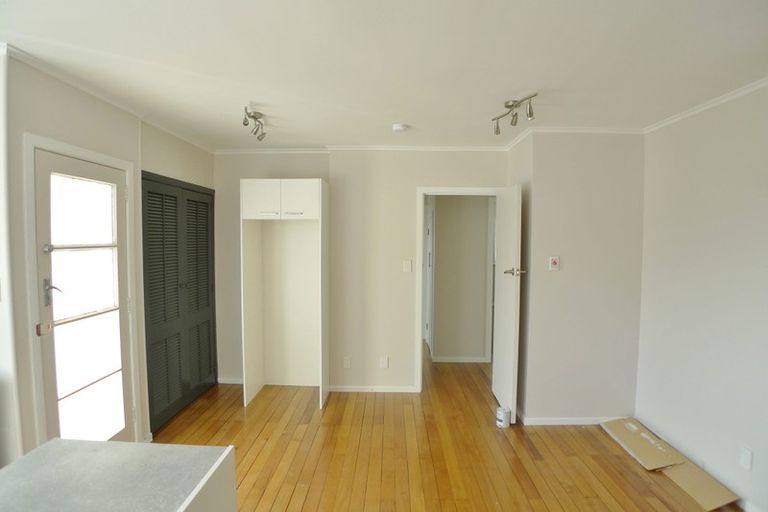 Photo of property in 1/3 Raleigh Road, Northcote, Auckland, 0627