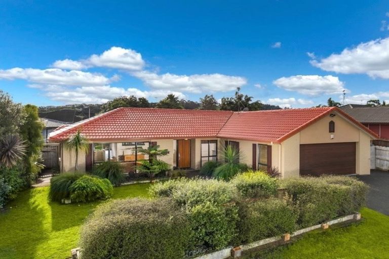 Photo of property in 13 Admirals Court Drive, Greenhithe, Auckland, 0632