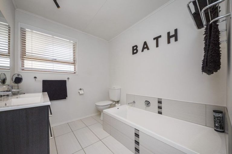 Photo of property in 33 Dittmer Drive, Awapuni, Palmerston North, 4412