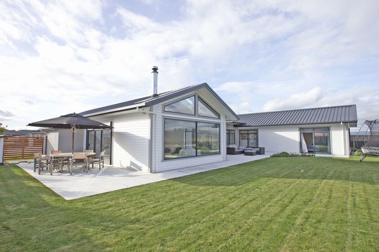 Photo of property in 58 Rodeo Drive, Kelvin Grove, Palmerston North, 4414