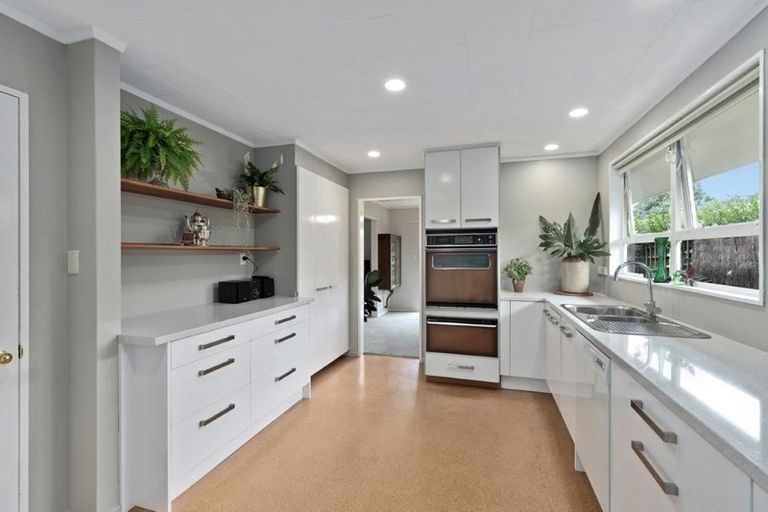 Photo of property in 248 Te Moana Road, Waikanae, 5036