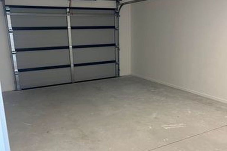 Photo of property in 115a Queen Charlotte Drive, Aotea, Porirua, 5024