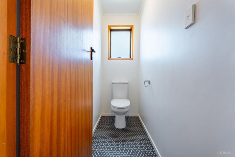 Photo of property in 12 Timaru Road, Waimate, 7924