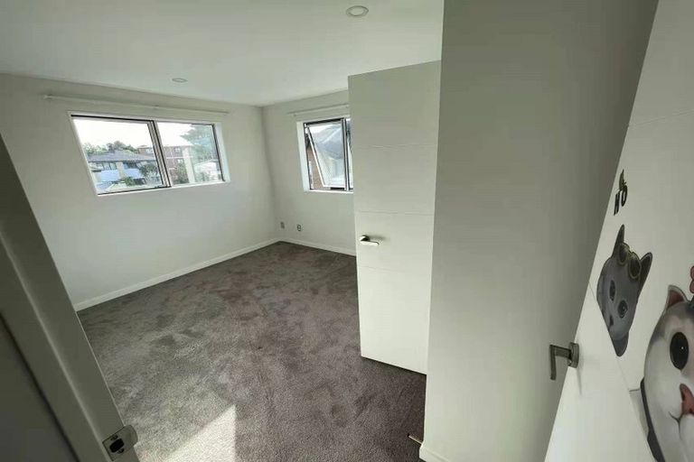 Photo of property in 22c Buscomb Avenue, Henderson, Auckland, 0610