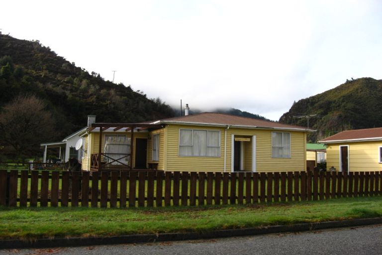 Photo of property in 1 Ross Street, Reefton, 7830