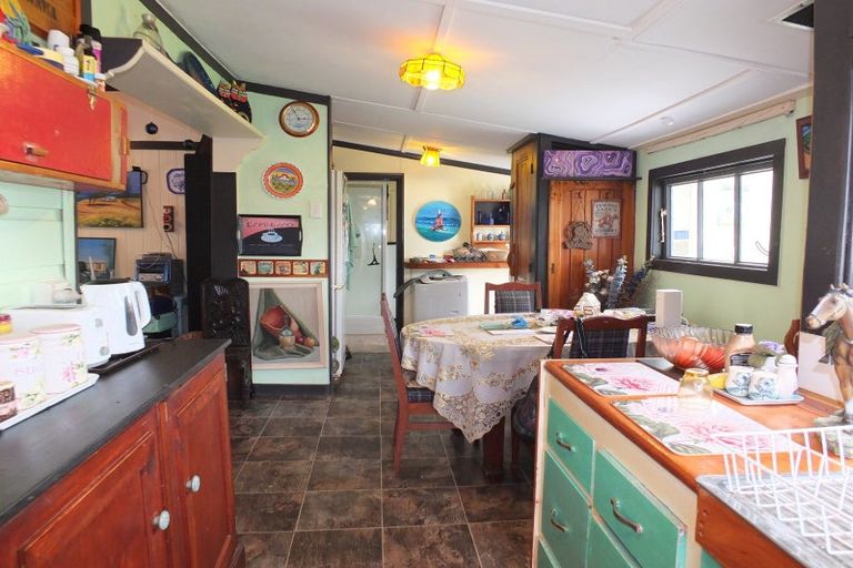 Photo of property in 13 Beach Street, Tangimoana, 4822