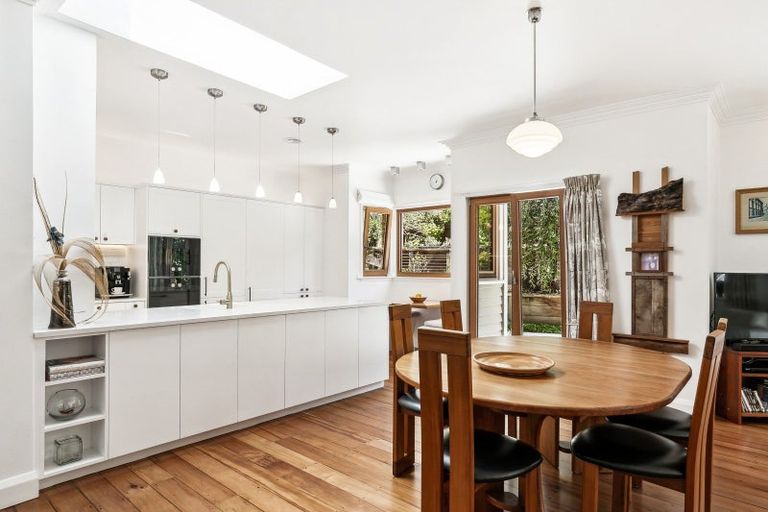 Photo of property in 60 Glen Road, Kelburn, Wellington, 6012